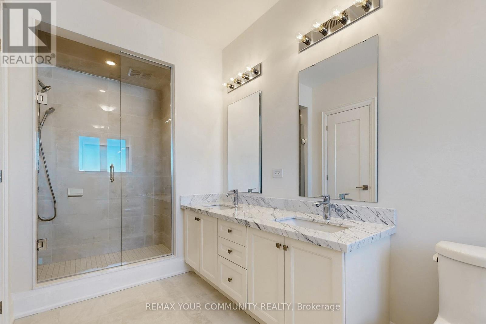 44 Schmeltzer Crescent, Richmond Hill, Ontario  L4E 1A2 - Photo 10 - N12793770