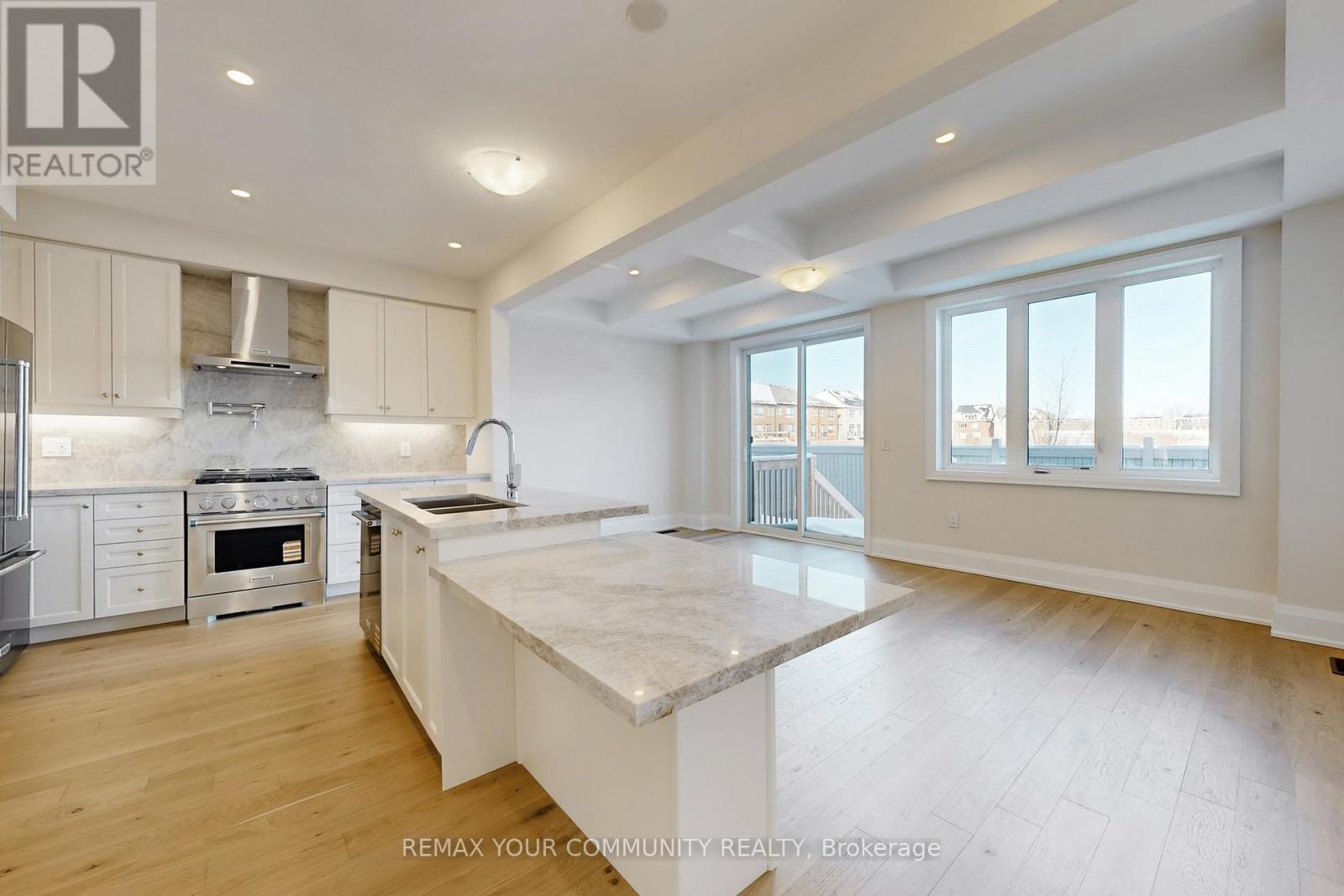 44 Schmeltzer Crescent, Richmond Hill, Ontario  L4E 1A2 - Photo 4 - N12793770