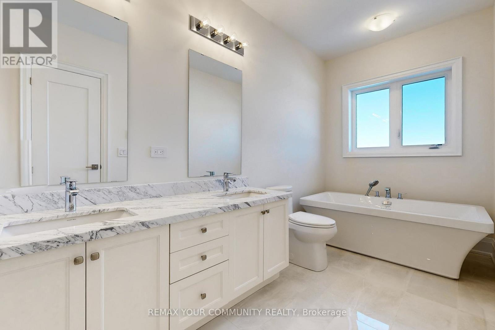 44 Schmeltzer Crescent, Richmond Hill, Ontario  L4E 1A2 - Photo 9 - N12793770