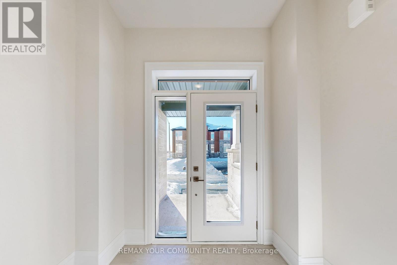 44 Schmeltzer Crescent, Richmond Hill, Ontario  L4E 1A2 - Photo 2 - N12793770