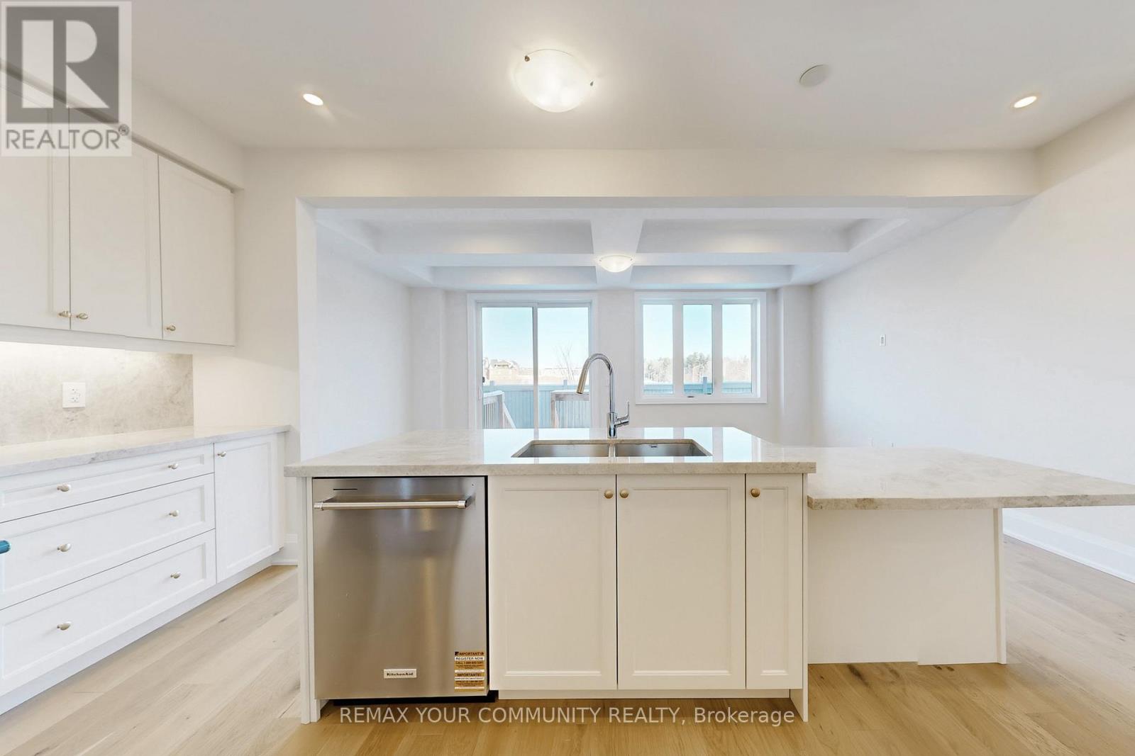 44 Schmeltzer Crescent, Richmond Hill, Ontario  L4E 1A2 - Photo 5 - N12793770