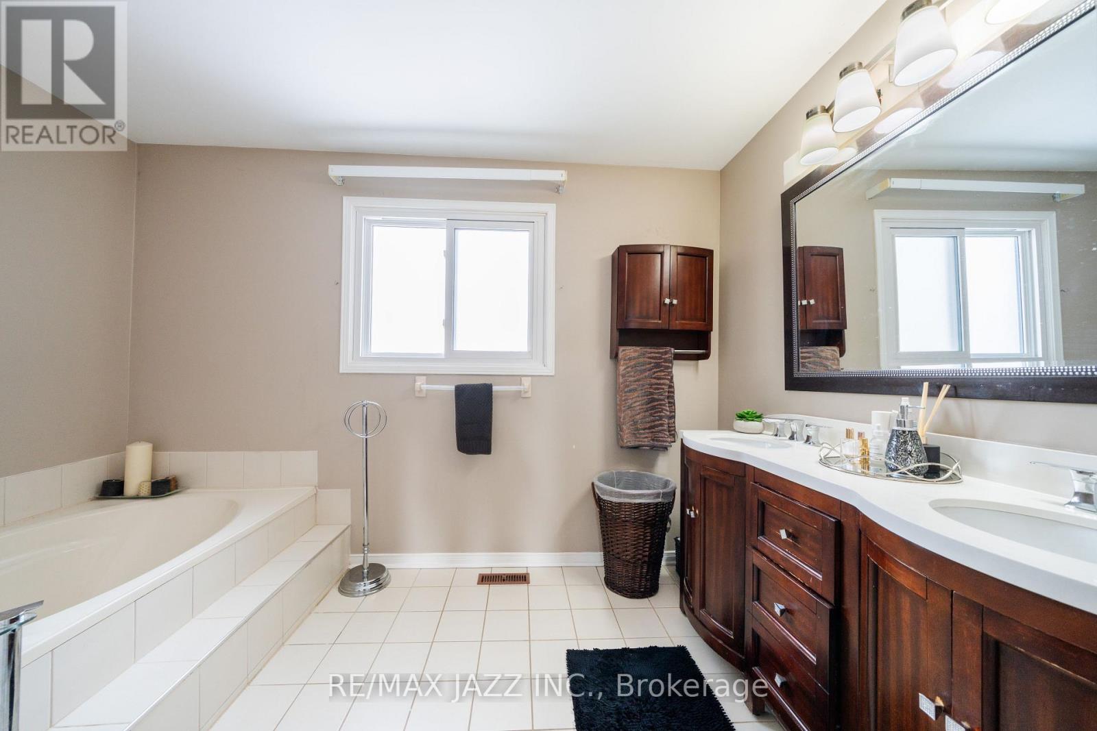 1652 Major Oaks Road, Pickering, Ontario  L1X 1Y9 - Photo 34 - E12793498