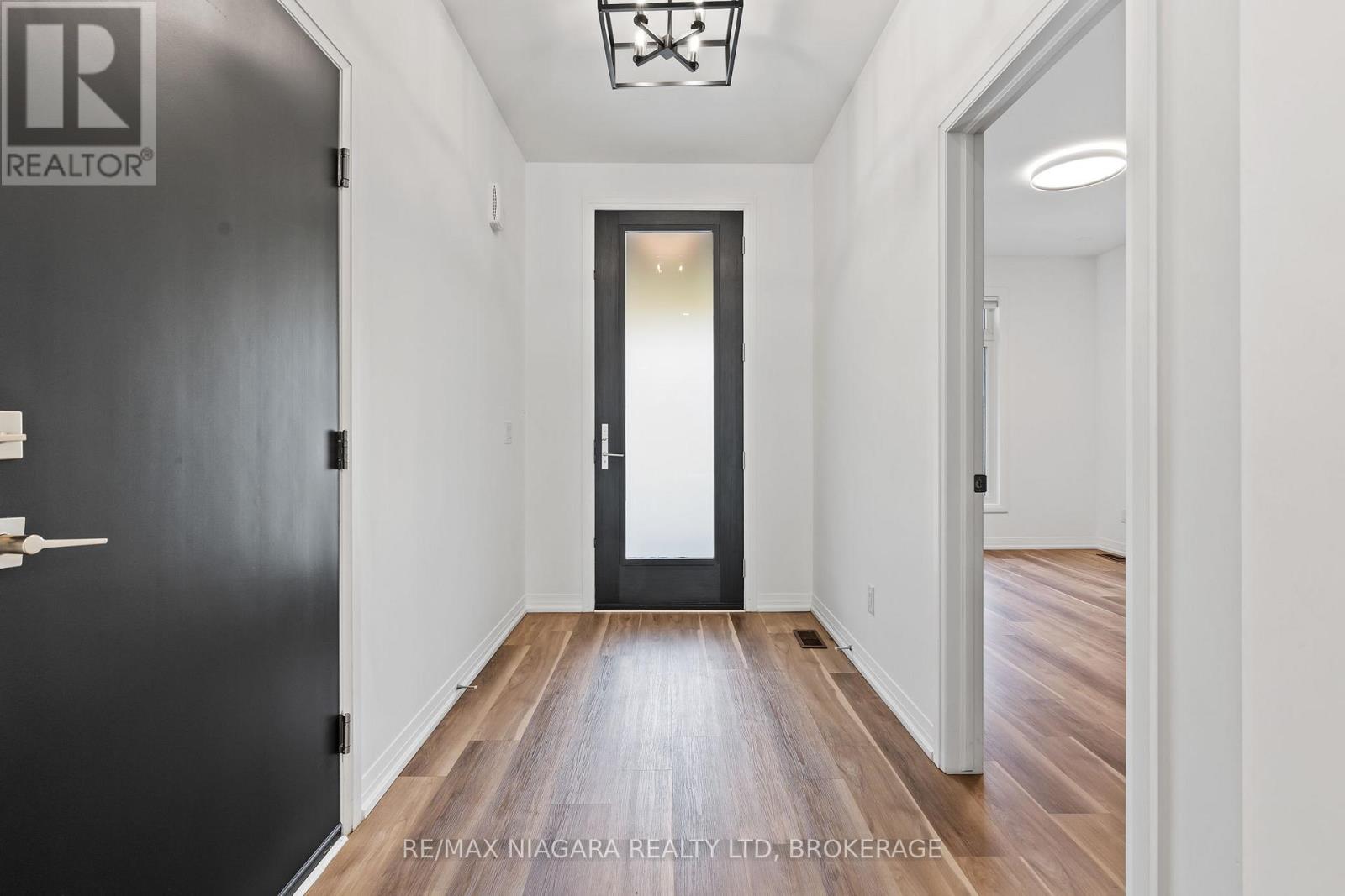 11 - 300 Richmond Street, Thorold, Ontario  L2V 0L6 - Photo 3 - X12794424