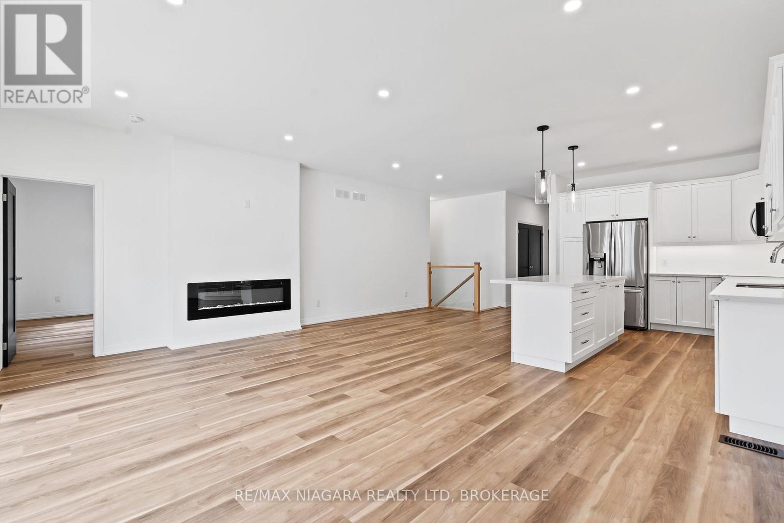 11 - 300 Richmond Street, Thorold, Ontario  L2V 0L6 - Photo 5 - X12794424