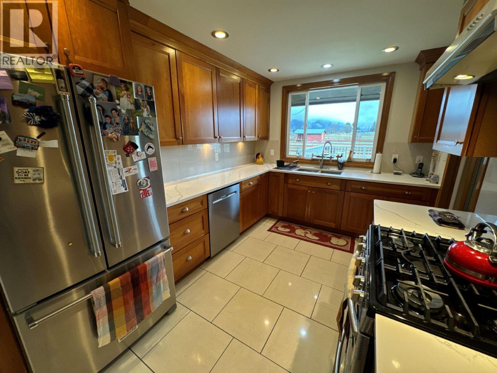 5175 Siminoff Road, Grand Forks, British Columbia  V0H 1H4 - Photo 10 - 10376197