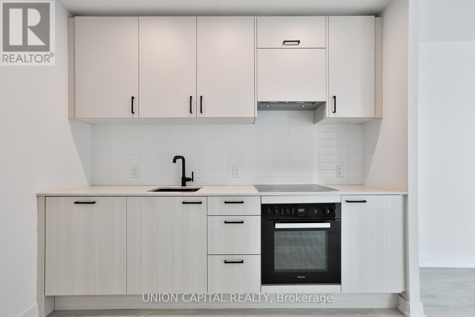 1405 - 1 Quarrington Lane, Toronto, Ontario  M3C 0S4 - Photo 12 - C12794462