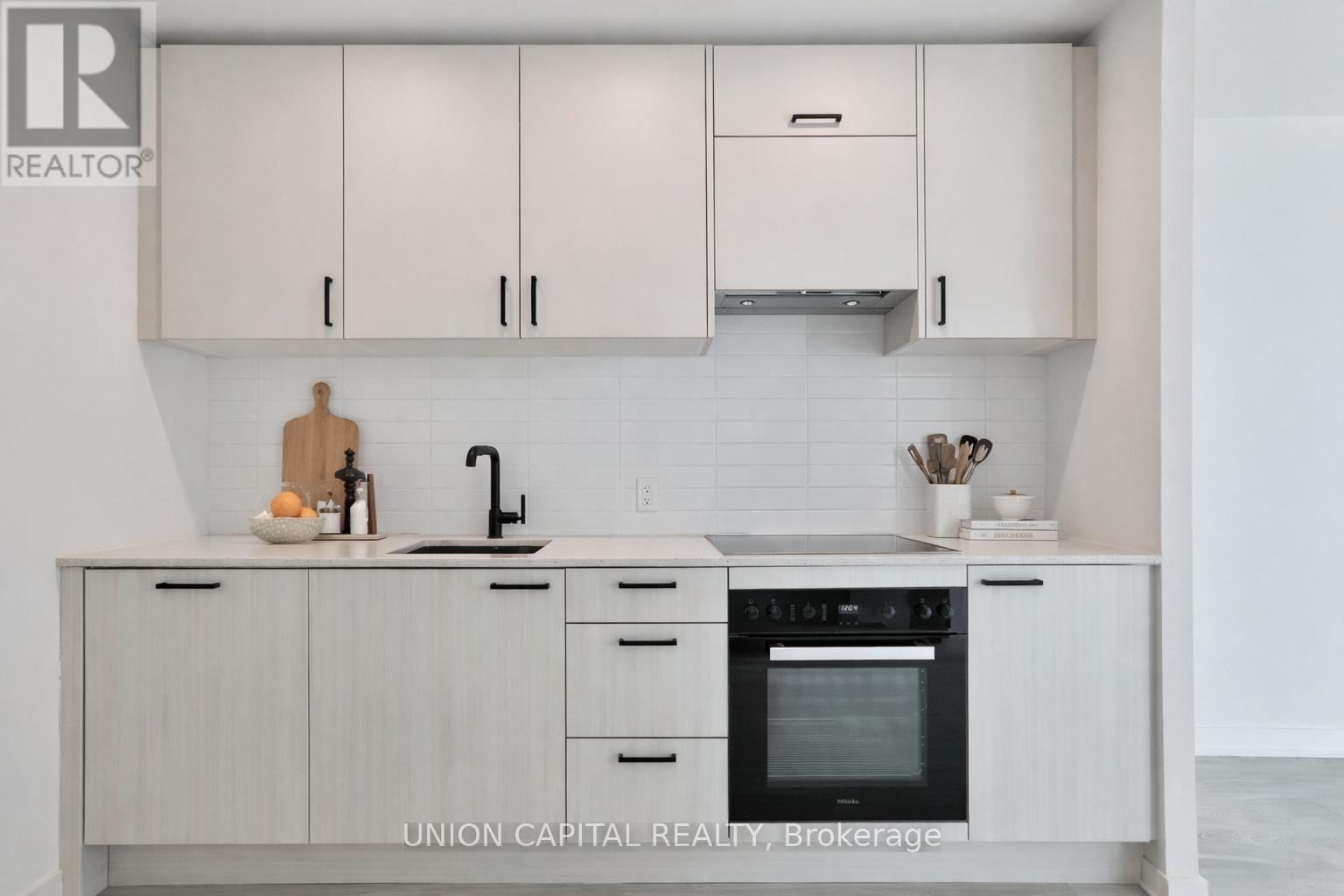 1405 - 1 Quarrington Lane, Toronto, Ontario  M3C 0S4 - Photo 2 - C12794462