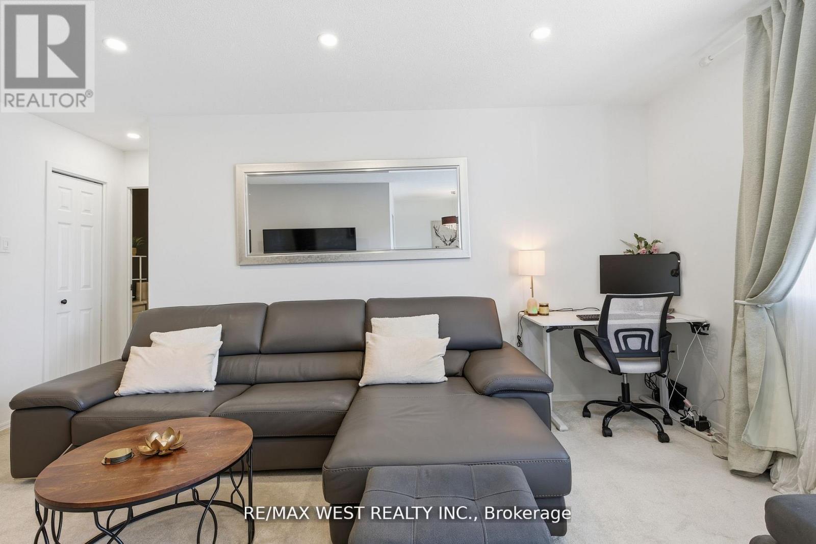 309 - 2485 Woking Crescent, Mississauga, Ontario  L5K 1Z6 - Photo 3 - W12794114