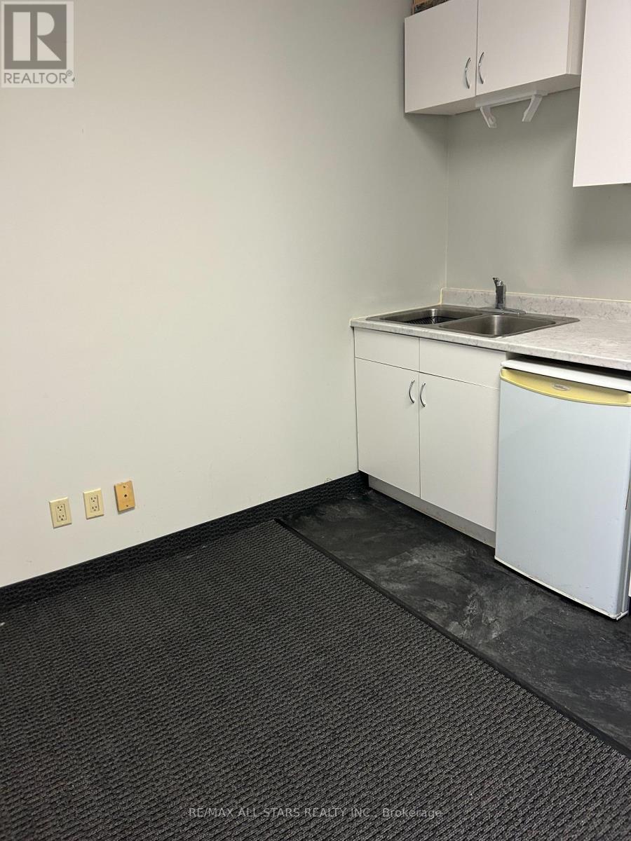 101 - 65 International Boulevard, Toronto, Ontario  M9W 6L9 - Photo 12 - W12794296