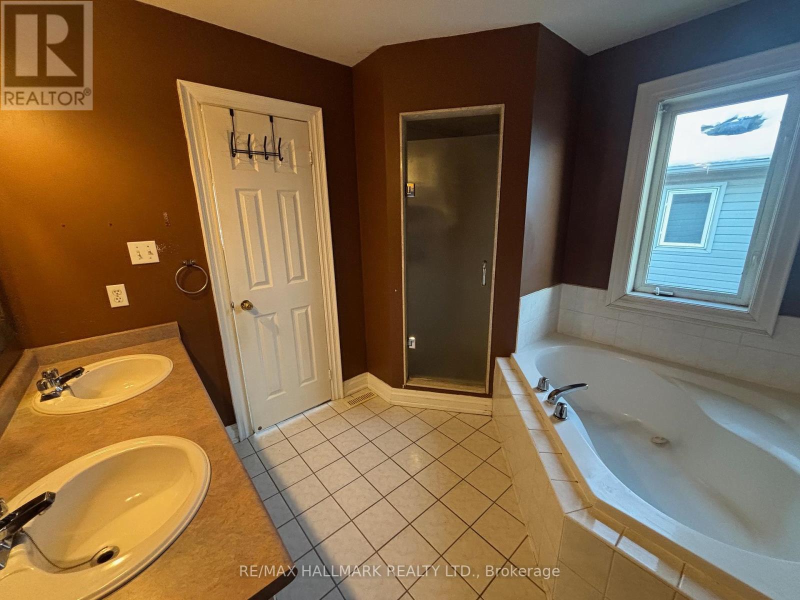 241 Featherstone Road, Milton, Ontario  L9T 7C3 - Photo 10 - W12794340