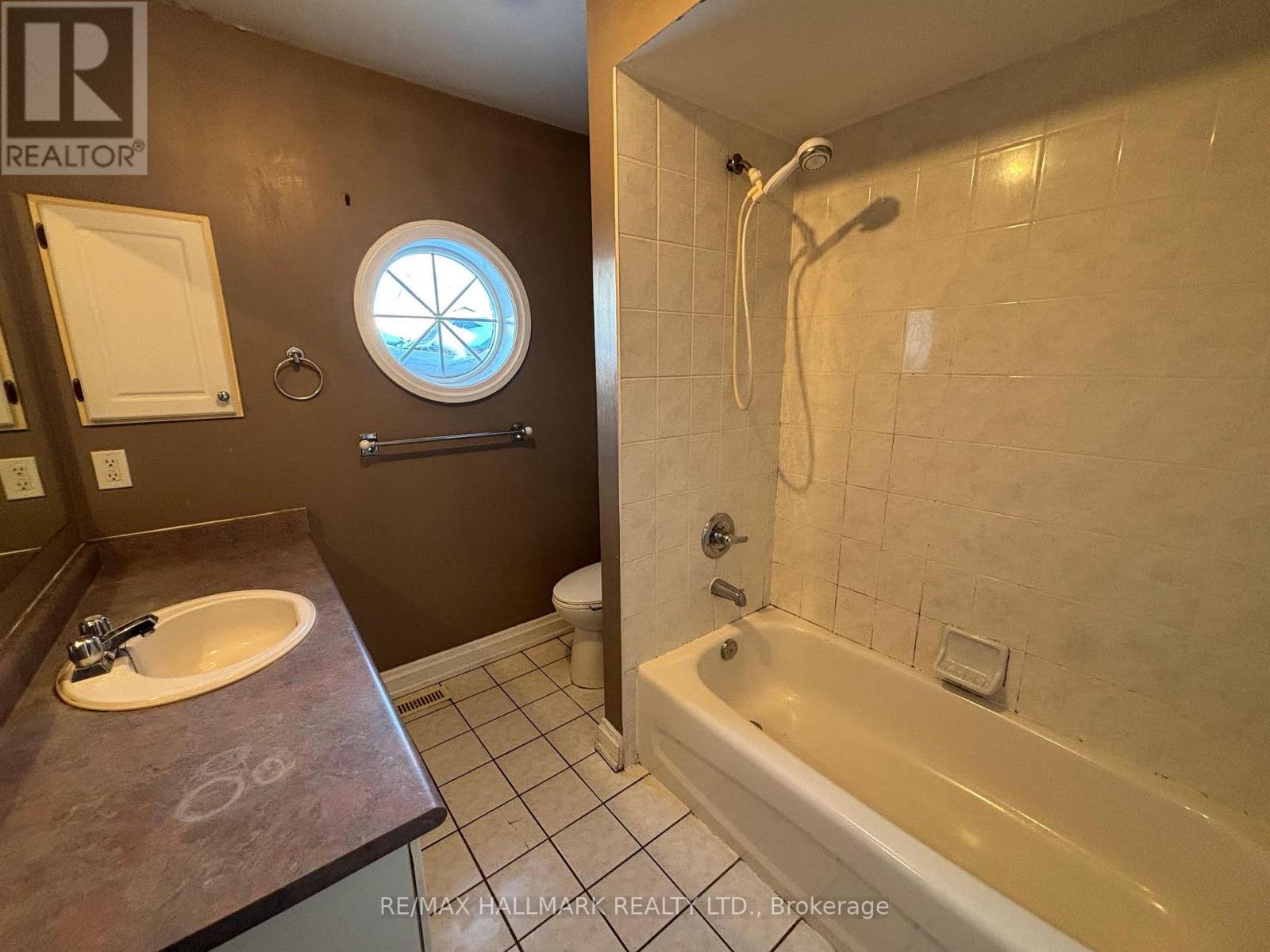 241 Featherstone Road, Milton, Ontario  L9T 7C3 - Photo 13 - W12794340