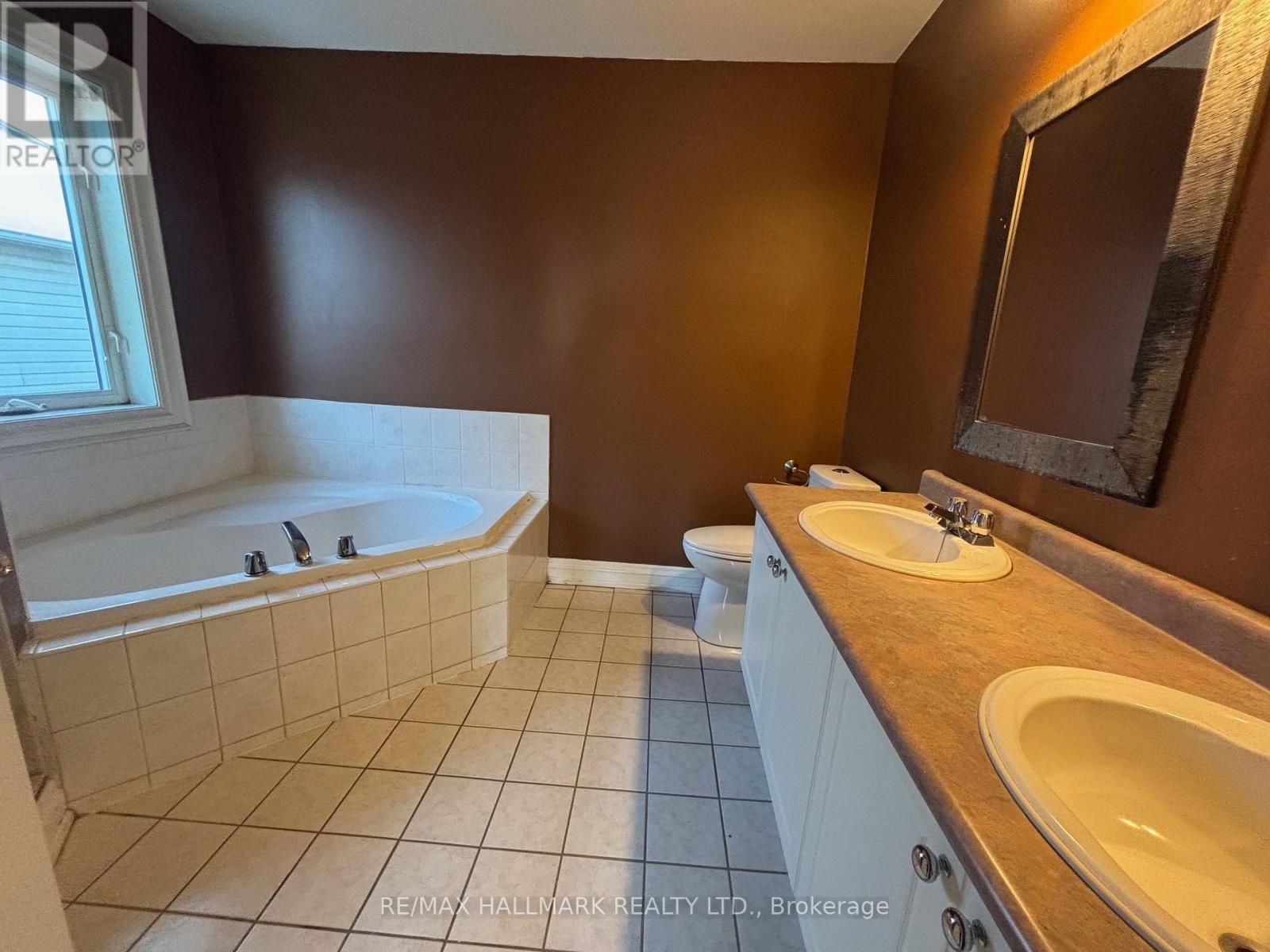 241 Featherstone Road, Milton, Ontario  L9T 7C3 - Photo 9 - W12794340