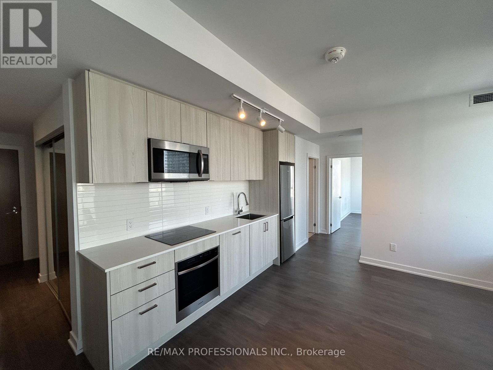 1816 - 1928 Lake Shore Boulevard W, Toronto, Ontario  M6S 1A1 - Photo 5 - W12794352