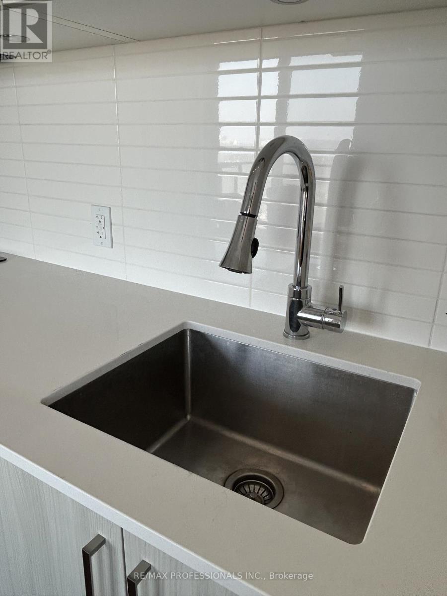 1816 - 1928 Lake Shore Boulevard W, Toronto, Ontario  M6S 1A1 - Photo 7 - W12794352