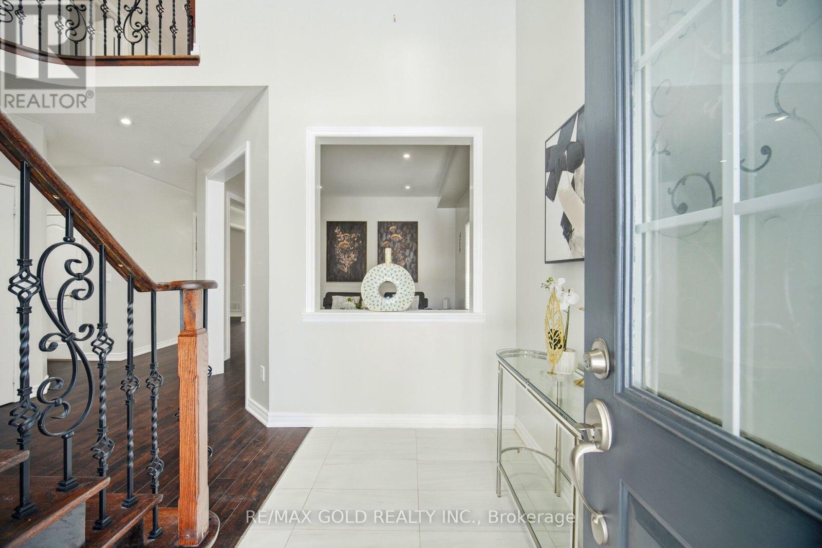 50 Long Meadow Road, Brampton, Ontario  L6P 1Z8 - Photo 4 - W12794356