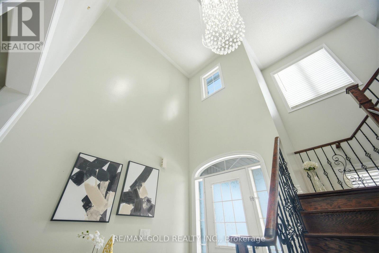 50 Long Meadow Road, Brampton, Ontario  L6P 1Z8 - Photo 5 - W12794356