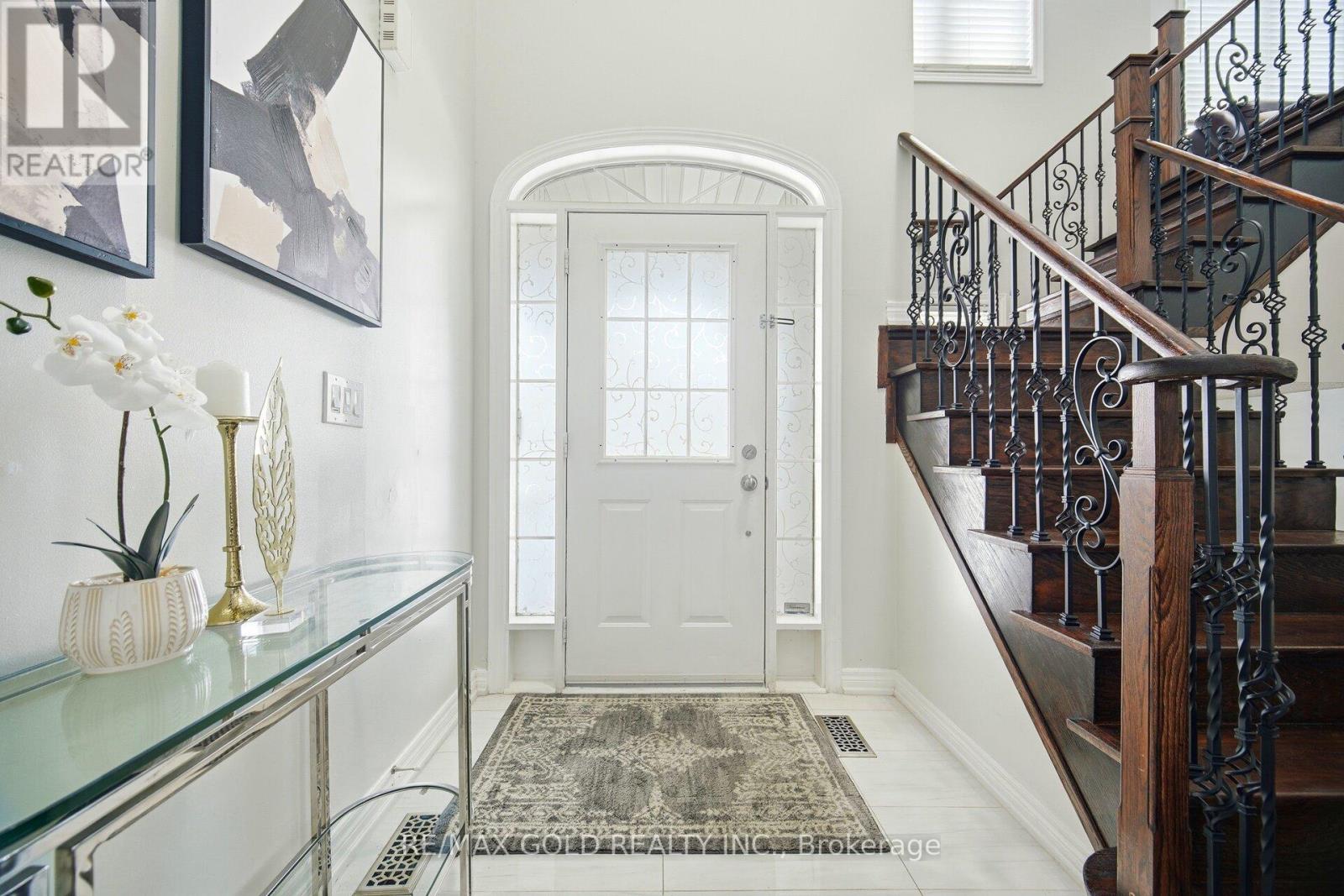 50 Long Meadow Road, Brampton, Ontario  L6P 1Z8 - Photo 6 - W12794356