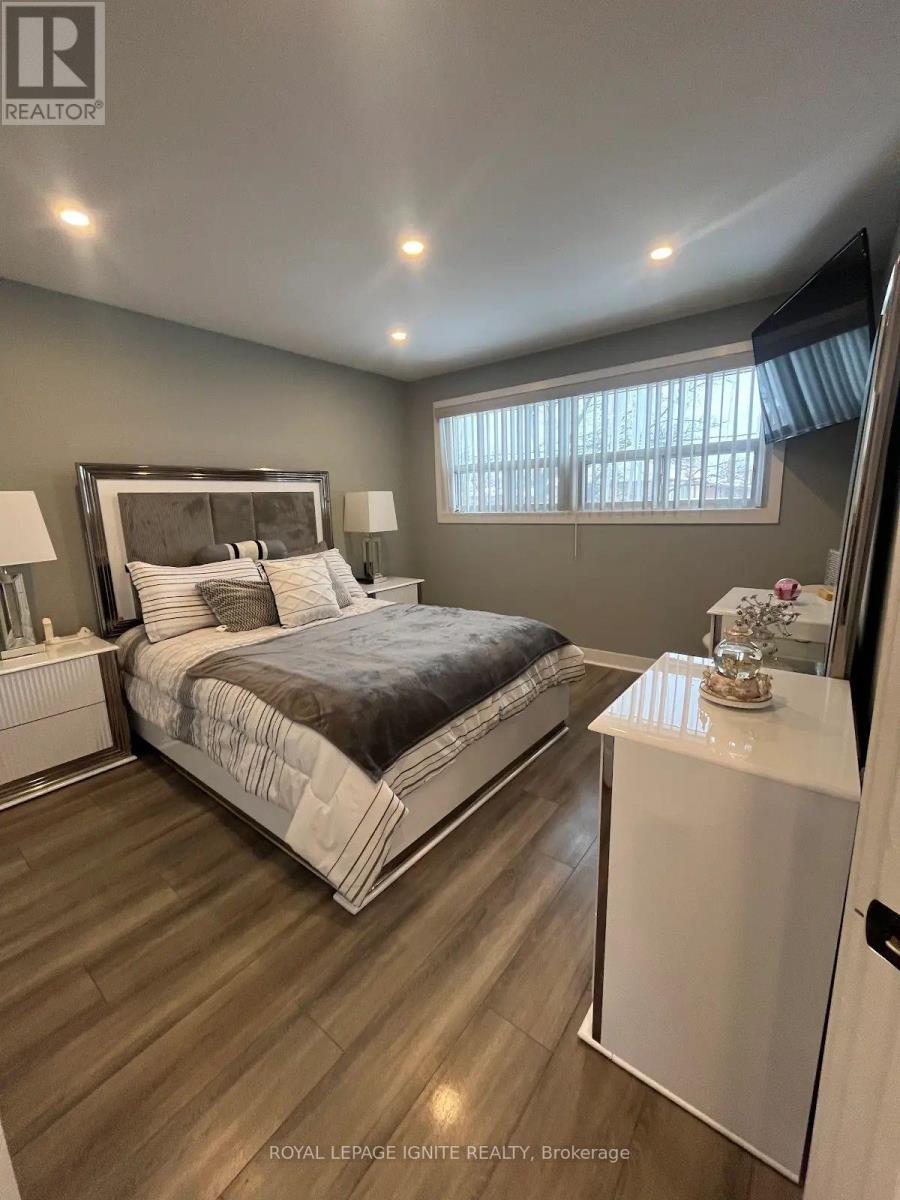 55 Dalrymple Drive, Toronto, Ontario  M6N 4S2 - Photo 20 - W12794358