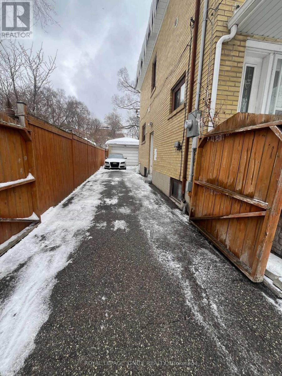 55 Dalrymple Drive, Toronto, Ontario  M6N 4S2 - Photo 23 - W12794358