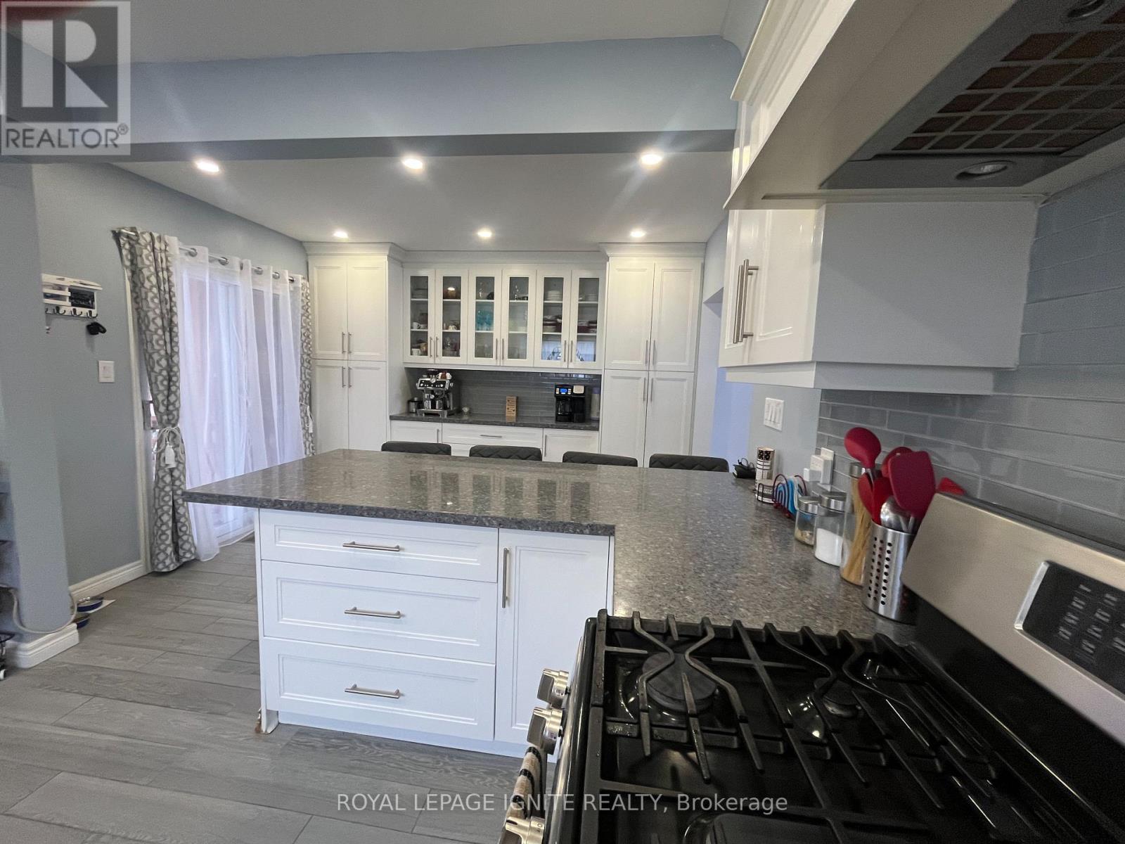 55 Dalrymple Drive, Toronto, Ontario  M6N 4S2 - Photo 9 - W12794358