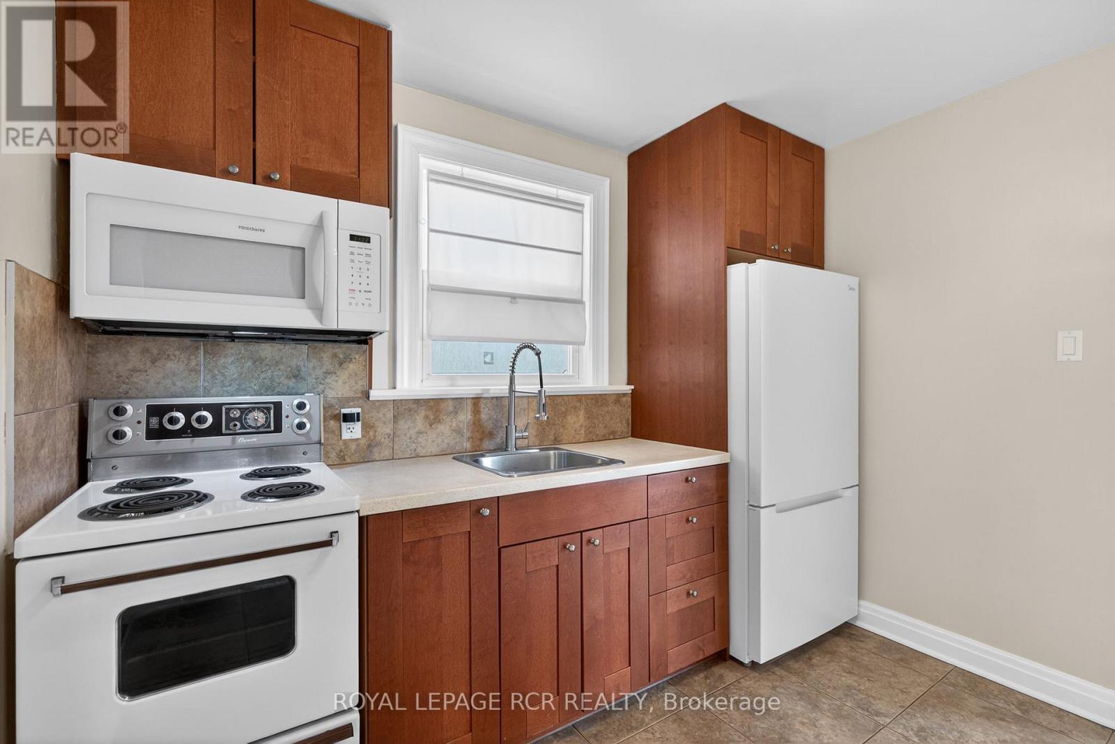 64 Schell Avenue, Toronto, Ontario  M6E 2S9 - Photo 17 - W12794388