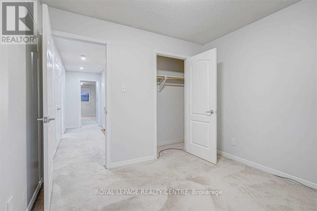 Upper Unit - 390 Wendron Crescent, Mississauga, Ontario  L5R 3H3 - Photo 11 - W12794458