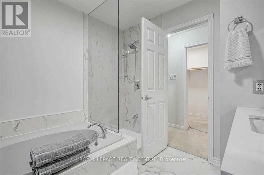 Upper Unit - 390 Wendron Crescent, Mississauga, Ontario  L5R 3H3 - Photo 14 - W12794458
