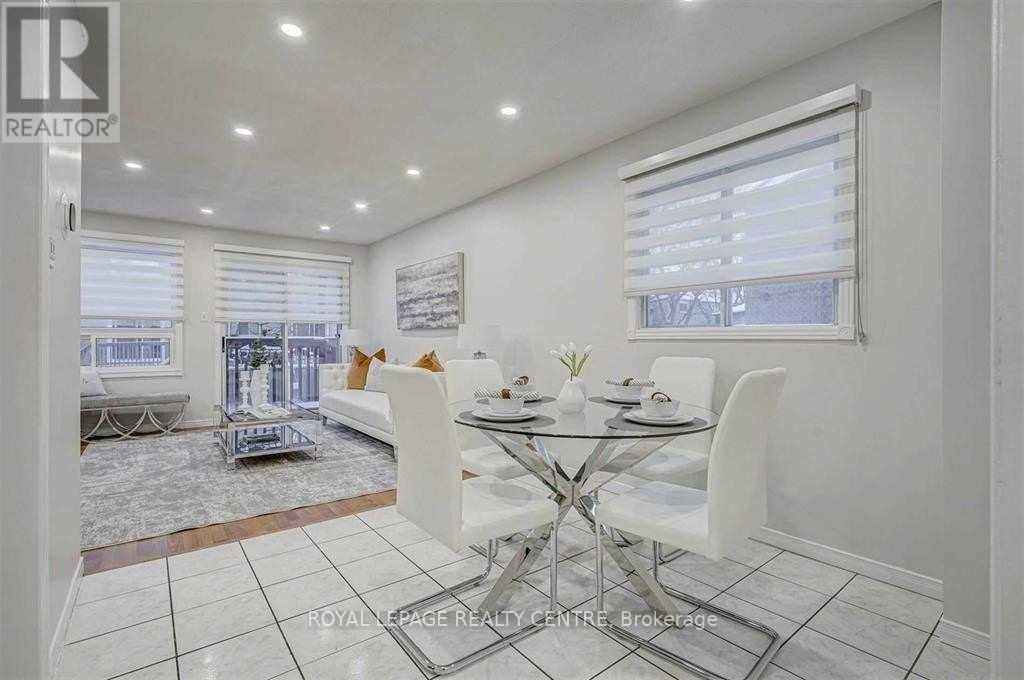 Upper Unit - 390 Wendron Crescent, Mississauga, Ontario  L5R 3H3 - Photo 7 - W12794458