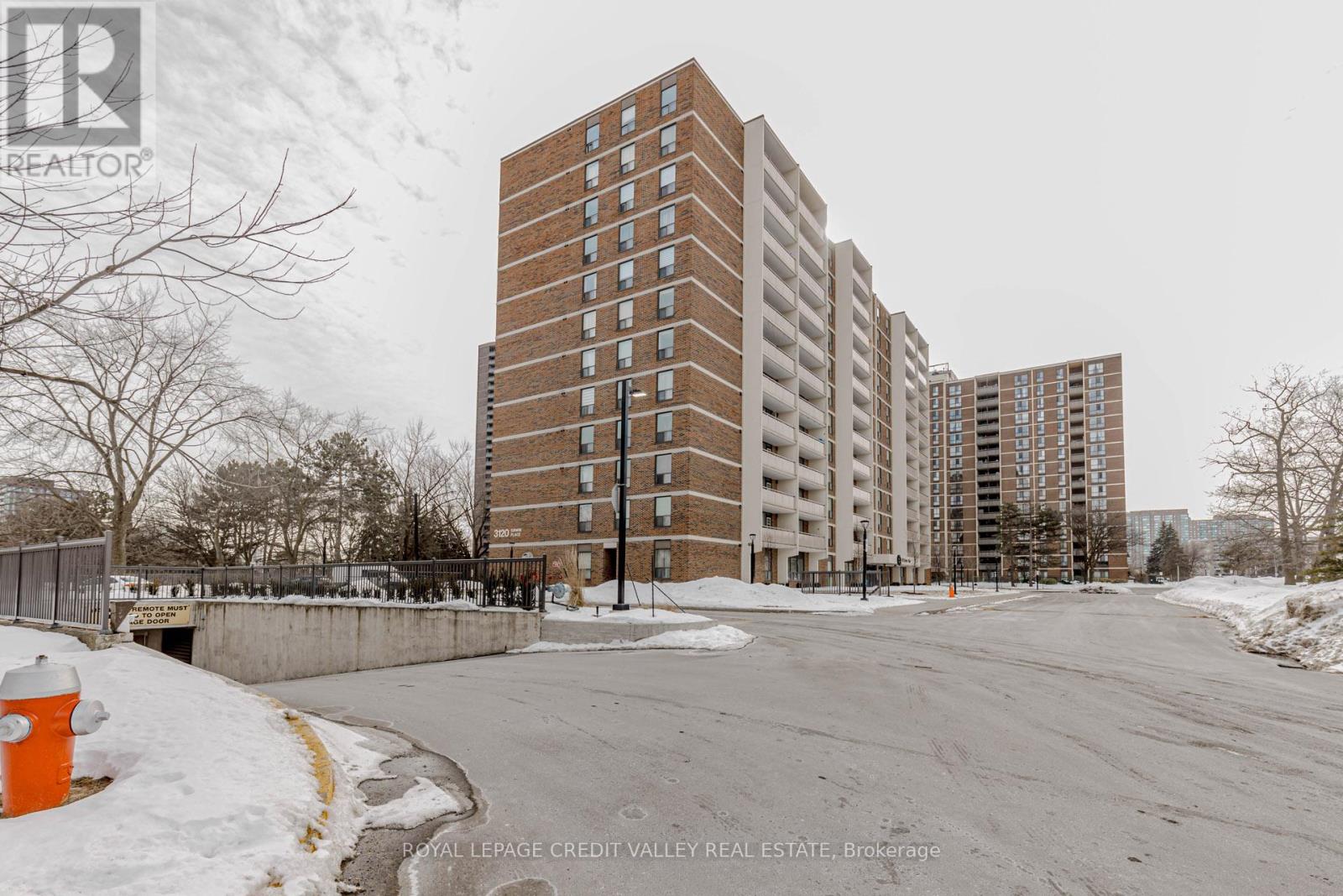 501 - 3120 Kirwin Avenue, Mississauga, Ontario  L5A 3R2 - Photo 3 - W12794480