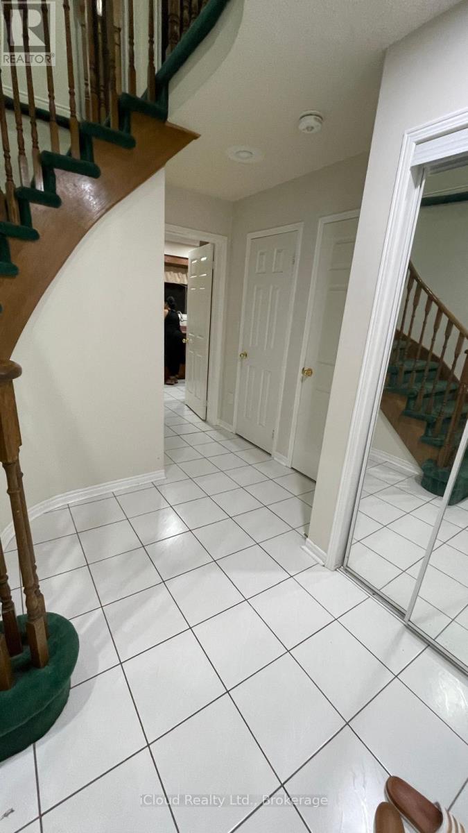 (Upper) - 33 Fenflower Court, Brampton, Ontario  L7A 1H3 - Photo 9 - W12794492