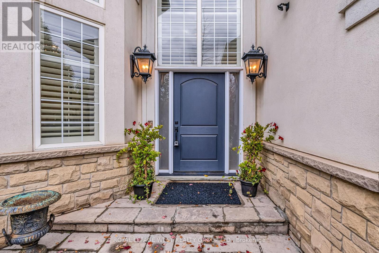 35 Playfair Court, Hamilton, Ontario  L9K 1R6 - Photo 2 - X12794440