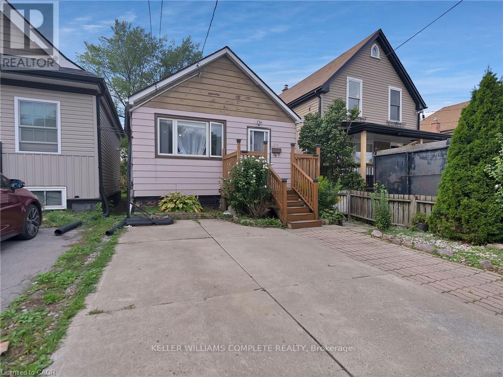 210 East 24th Street, Hamilton, Ontario  L8V 2Y4 - Photo 2 - X12794444