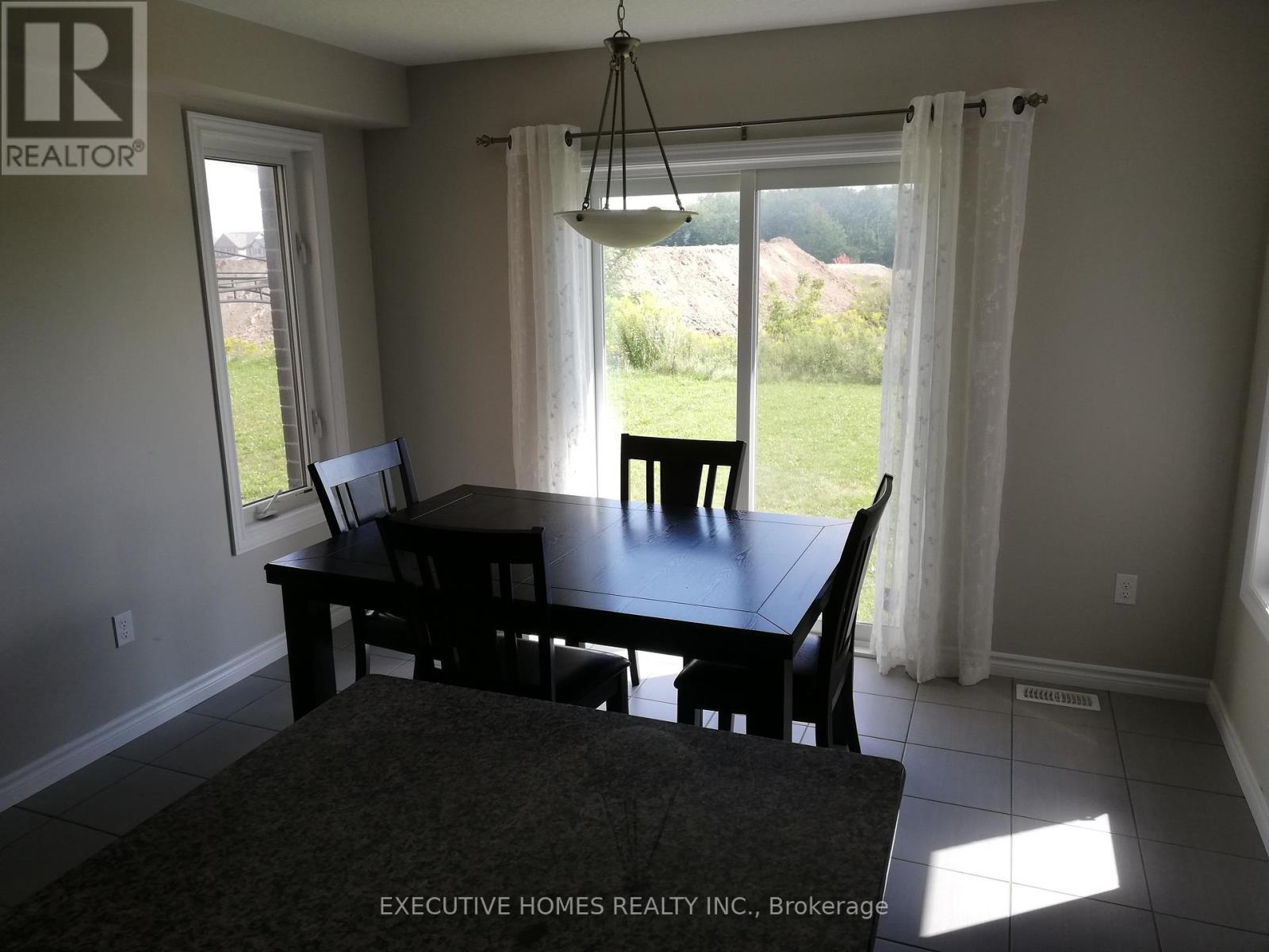 1372 Caen Avenue, Woodstock, Ontario  N4T 0J3 - Photo 3 - X12794502