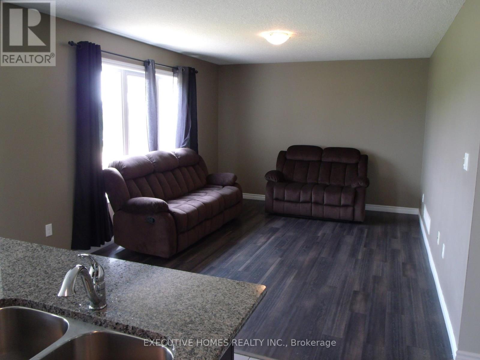 1372 Caen Avenue, Woodstock, Ontario  N4T 0J3 - Photo 4 - X12794502