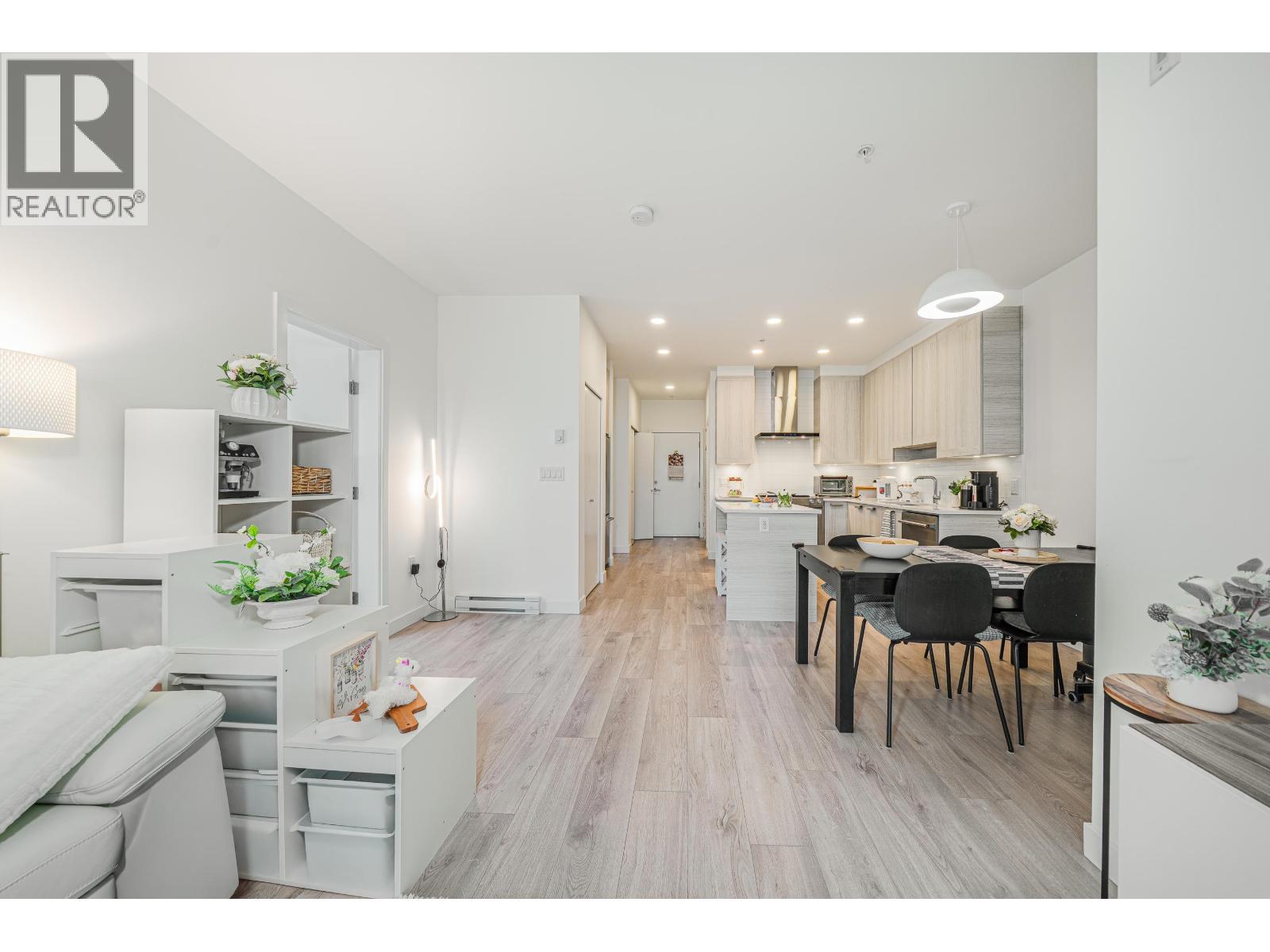 404 7169 14th Avenue, Burnaby, British Columbia  V3N 0H6 - Photo 12 - R3090307