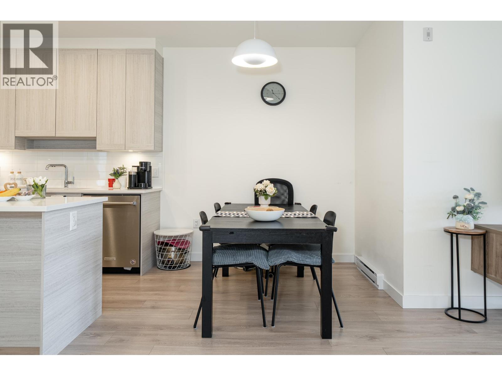 404 7169 14th Avenue, Burnaby, British Columbia  V3N 0H6 - Photo 13 - R3090307