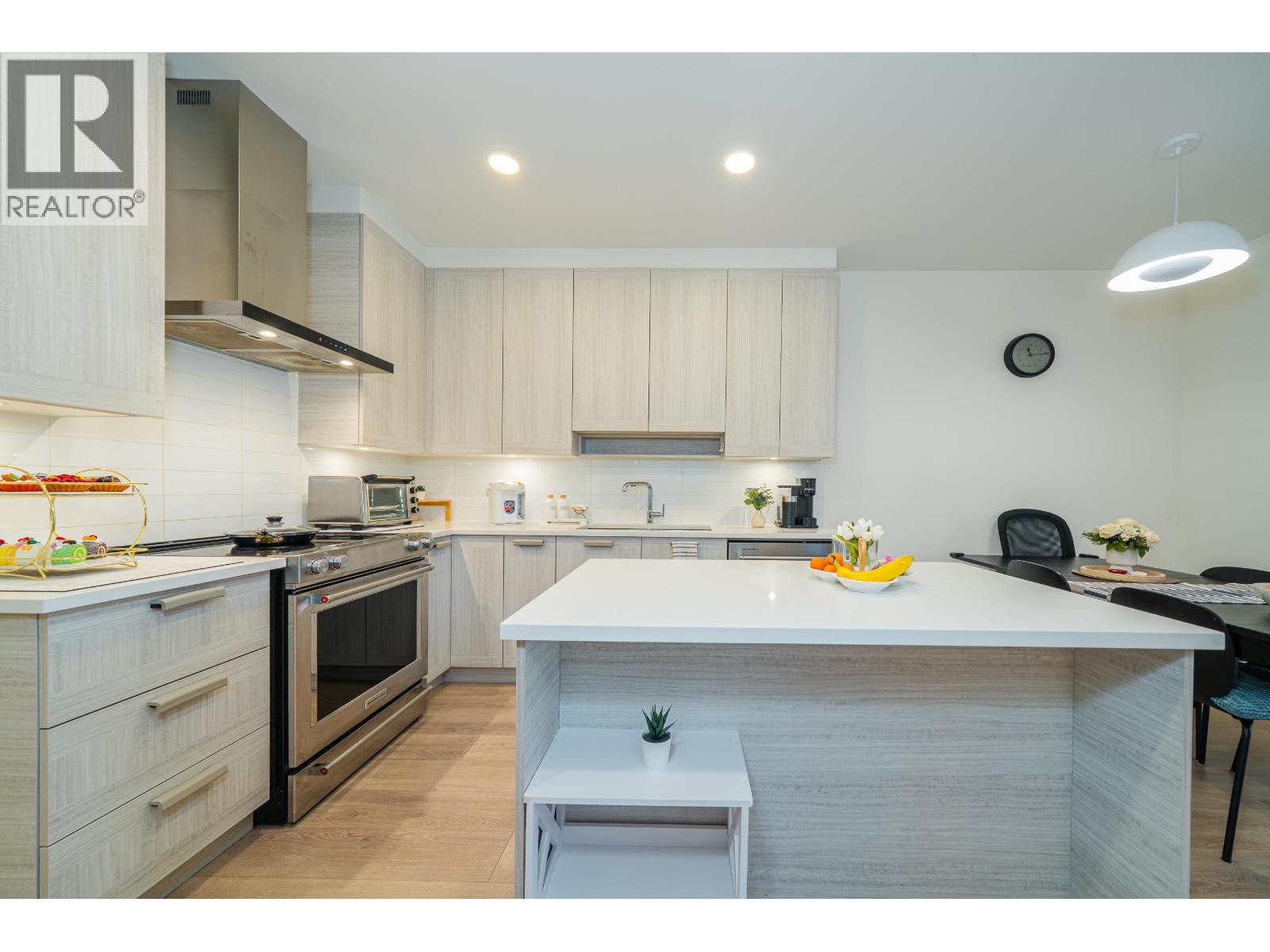 404 7169 14th Avenue, Burnaby, British Columbia  V3N 0H6 - Photo 9 - R3090307