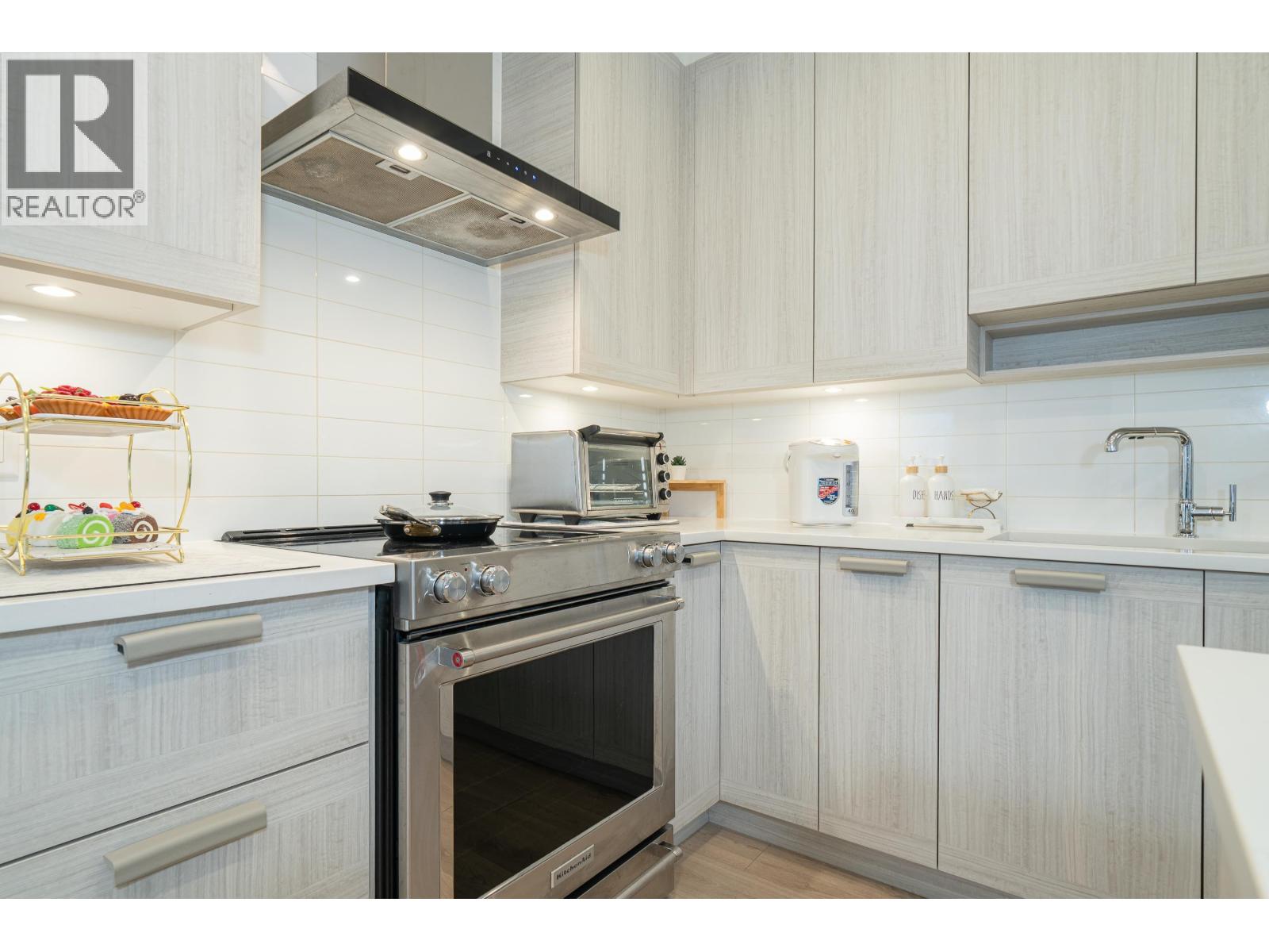 404 7169 14th Avenue, Burnaby, British Columbia  V3N 0H6 - Photo 7 - R3090307