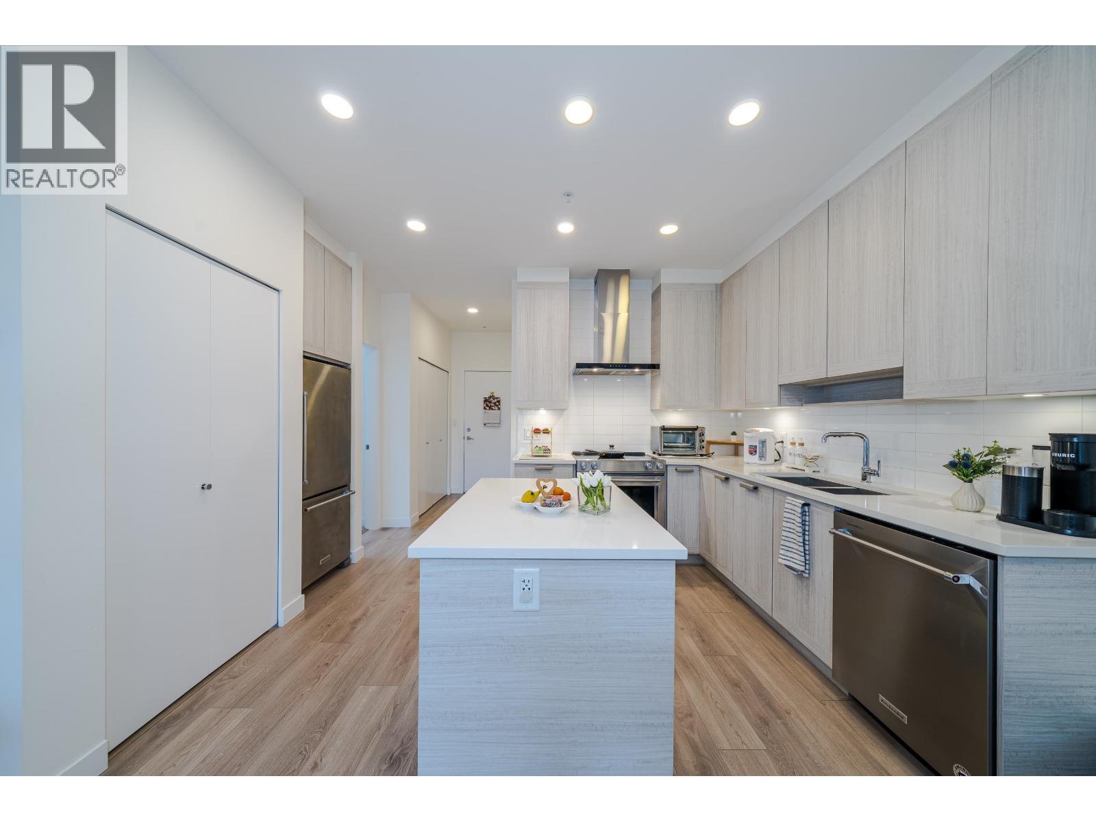 404 7169 14th Avenue, Burnaby, British Columbia  V3N 0H6 - Photo 6 - R3090307