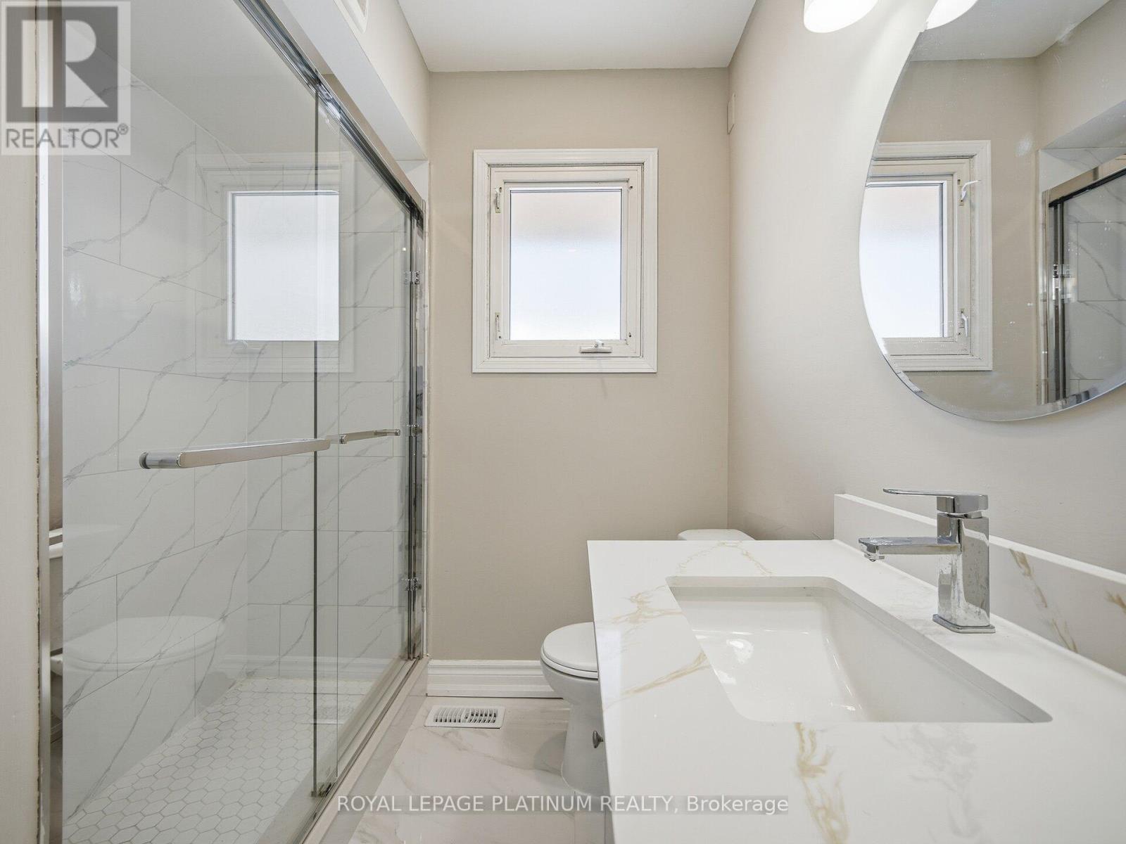 33 Campbell Drive, Brampton, Ontario  L6X 2H8 - Photo 10 - W12742516