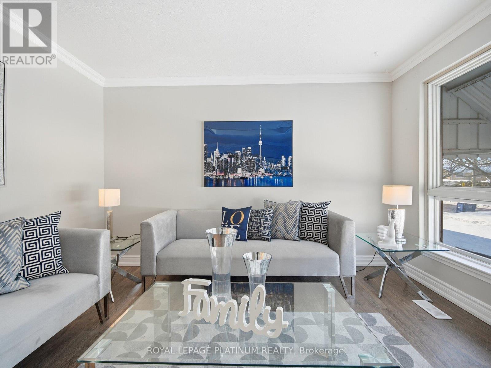 33 Campbell Drive, Brampton, Ontario  L6X 2H8 - Photo 4 - W12742516