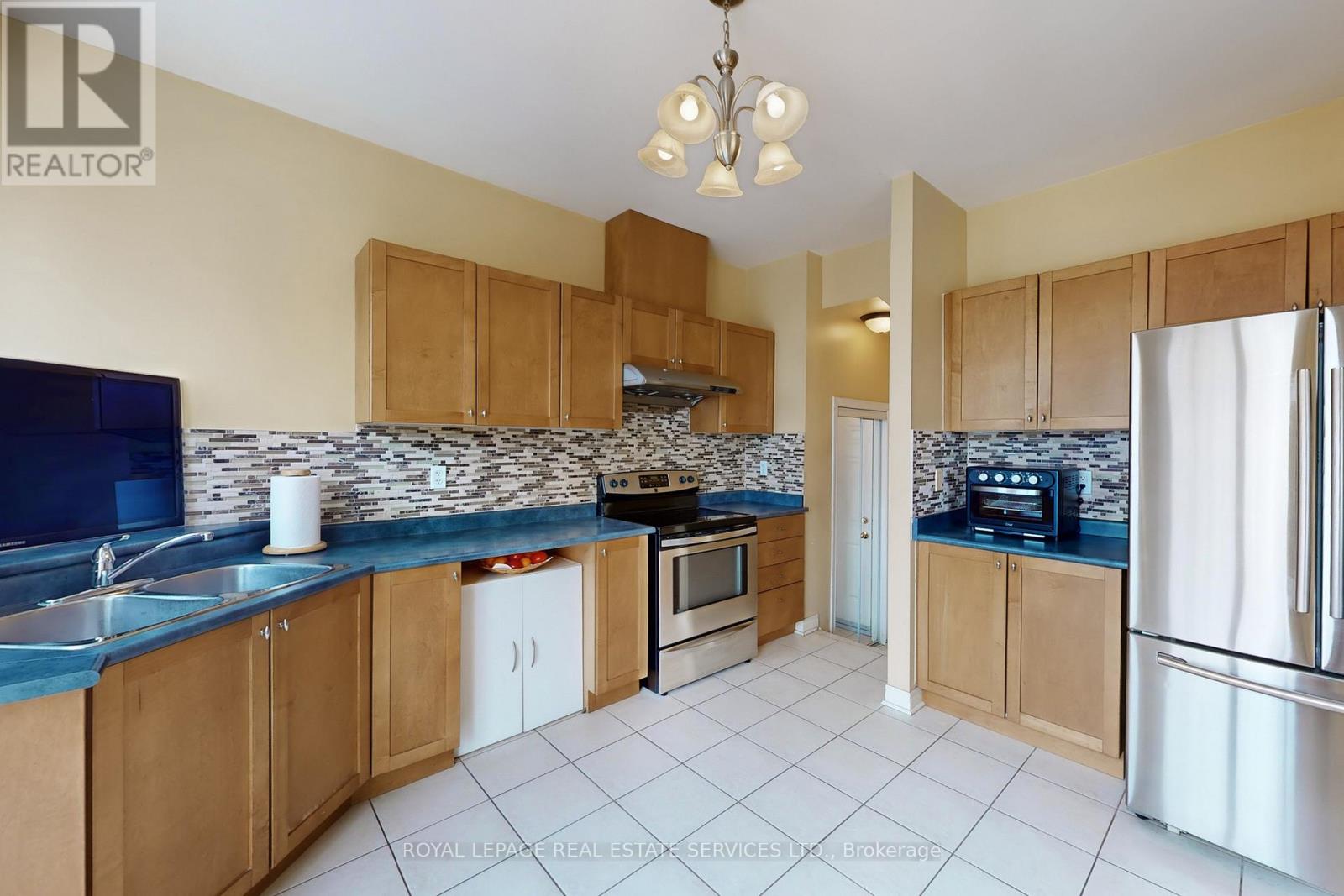 65 Ashdale Road, Brampton, Ontario  L6Y 5M9 - Photo 34 - W12792570