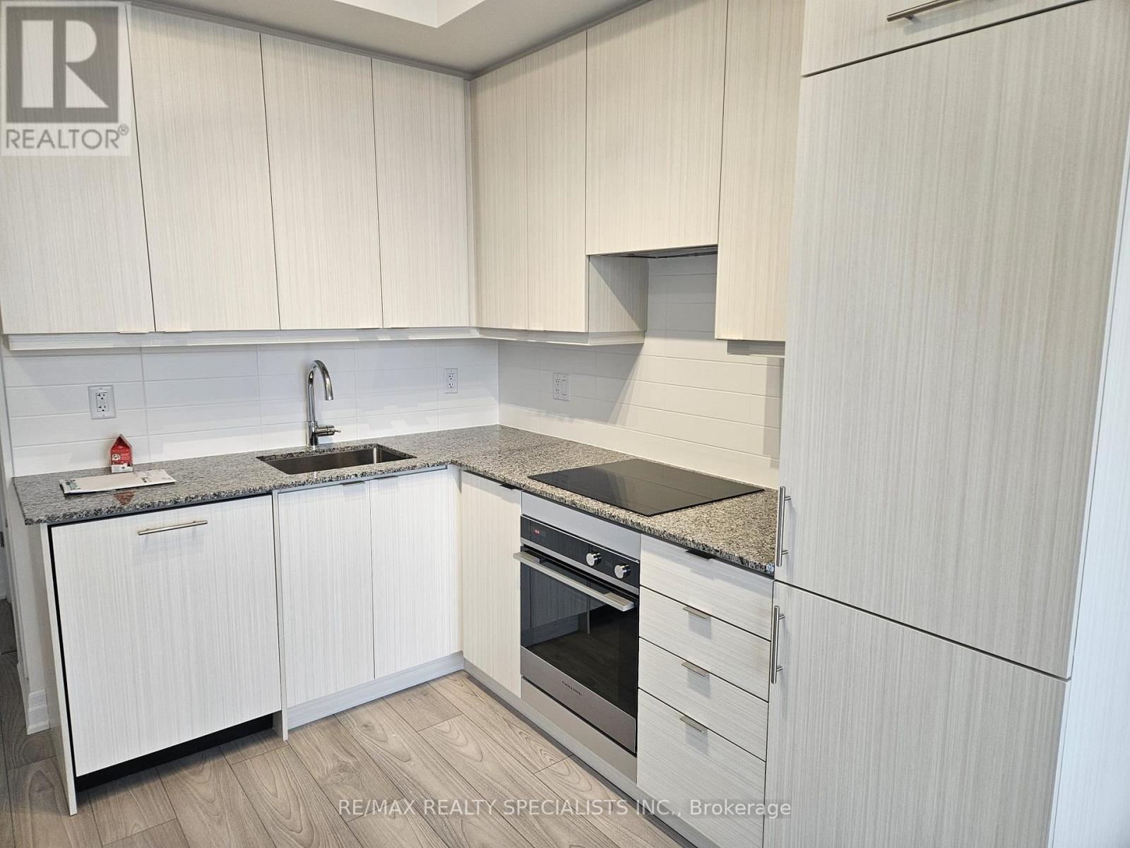 3605 - 36 Elm Drive W, Mississauga, Ontario  L5B 0N3 - Photo 3 - W12793470