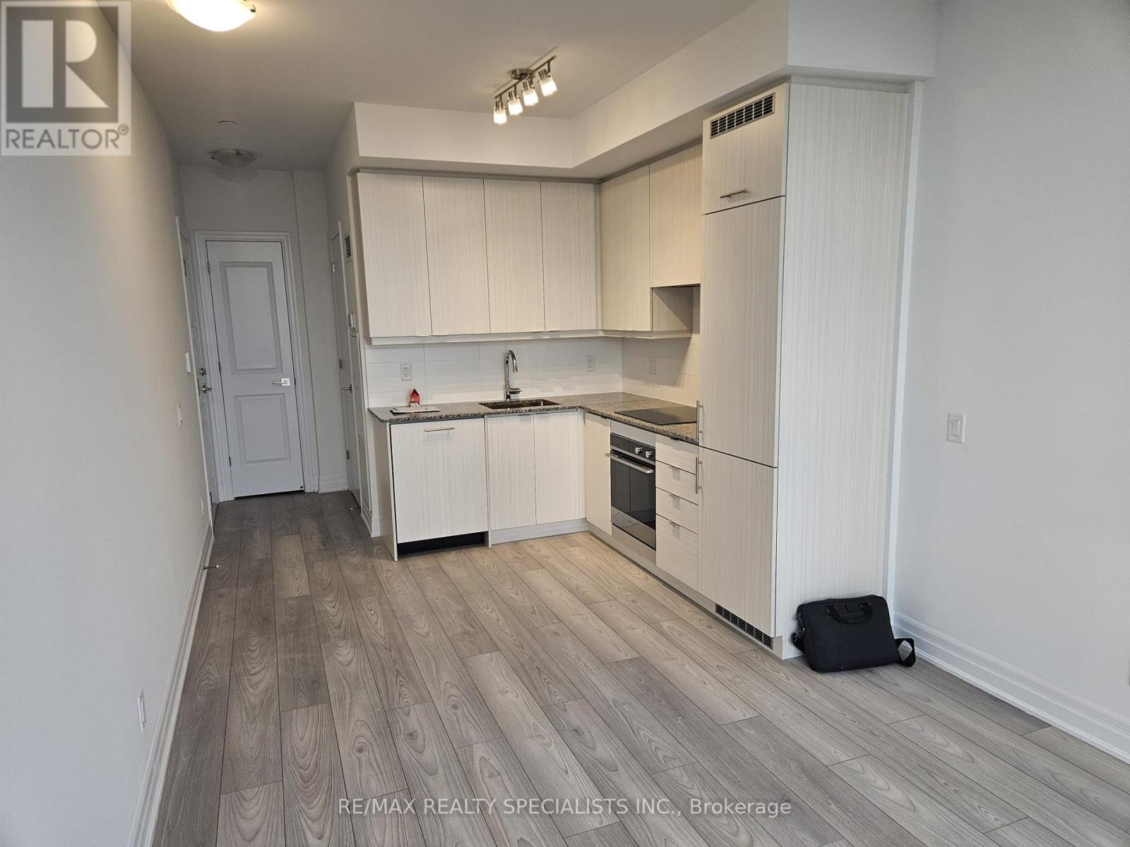 3605 - 36 Elm Drive W, Mississauga, Ontario  L5B 0N3 - Photo 2 - W12793470