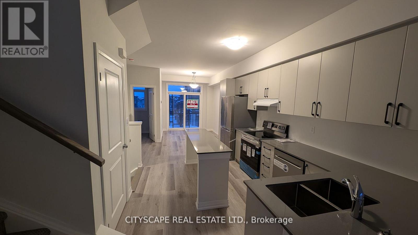 11 - 155 Equestrian Way, Cambridge, Ontario  N3E 0E8 - Photo 4 - X12794032