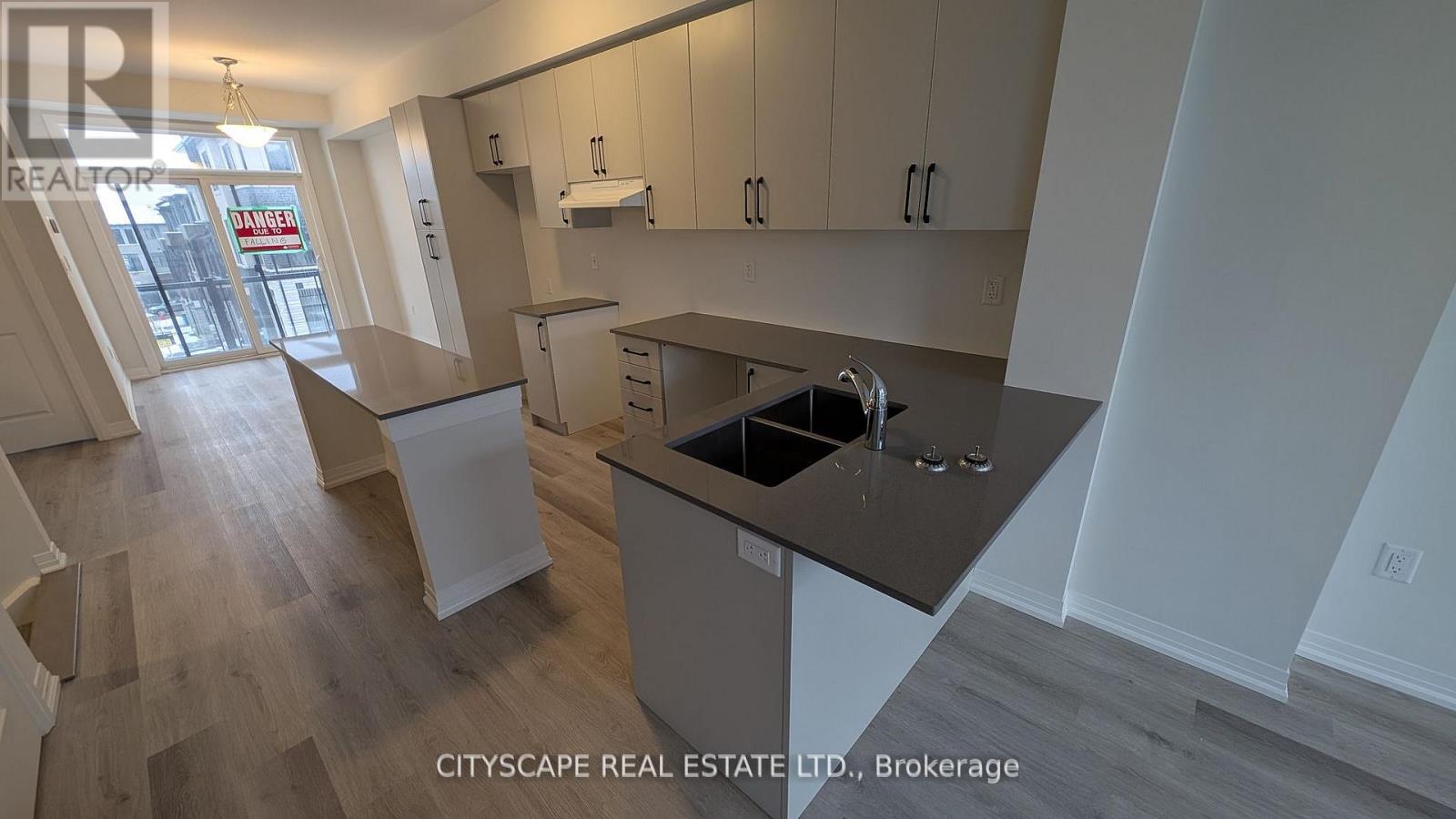 11 - 155 Equestrian Way, Cambridge, Ontario  N3E 0E8 - Photo 6 - X12794032