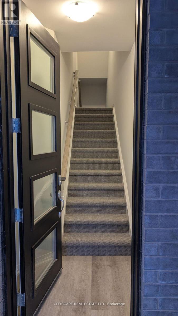 11 - 155 Equestrian Way, Cambridge, Ontario  N3E 0E8 - Photo 2 - X12794032