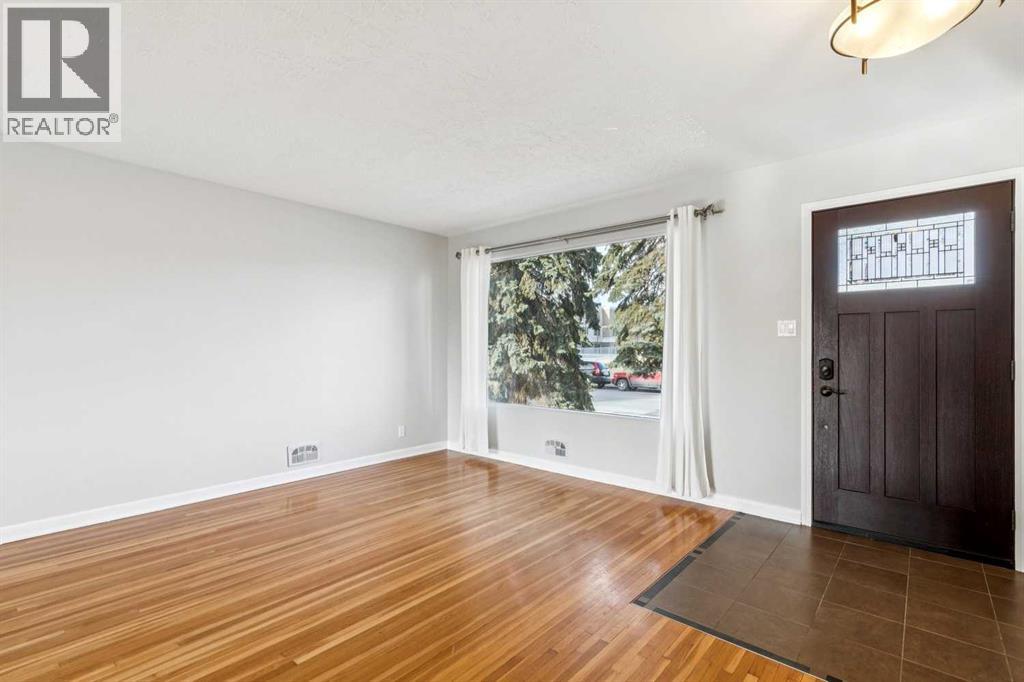 719 49 Avenue Sw, Calgary, Alberta  T2G 1G7 - Photo 3 - A2285408