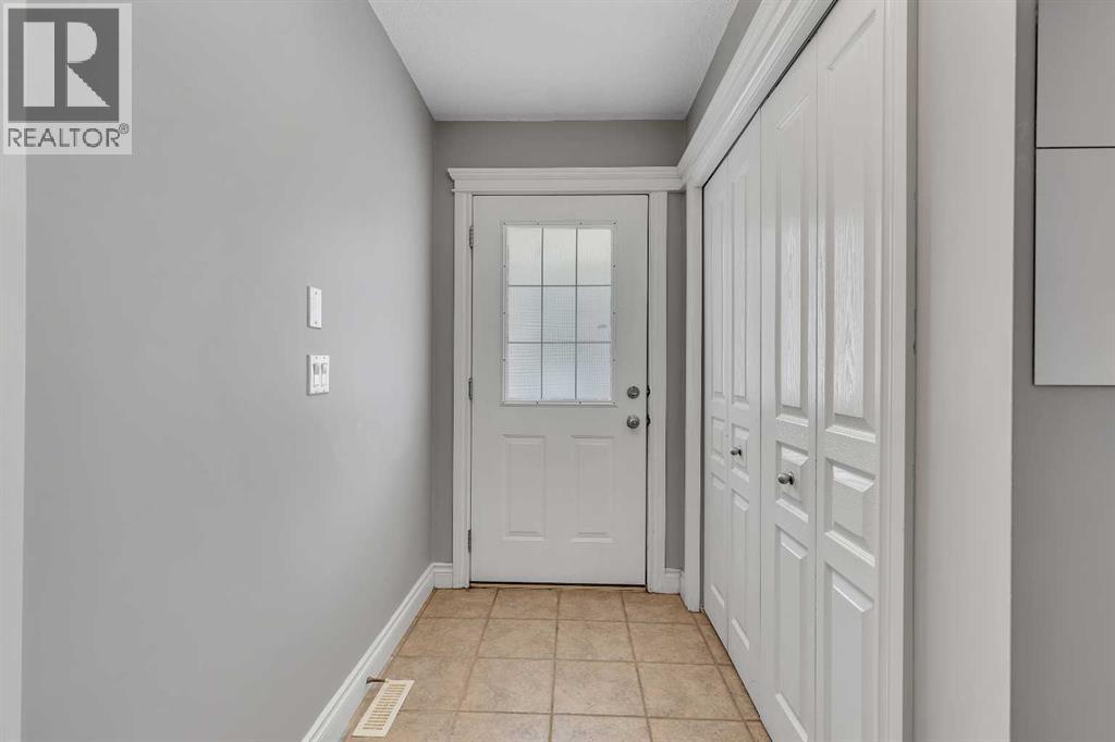 69 Cougar Ridge Mews Sw, Calgary, Alberta  T3H 5P3 - Photo 6 - A2286177