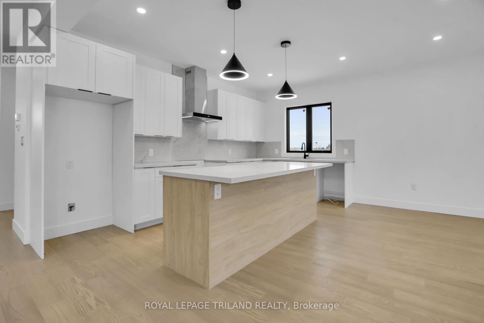 3853 Big Leaf Trail, London South, Ontario  N6P 0A3 - Photo 7 - X12794546